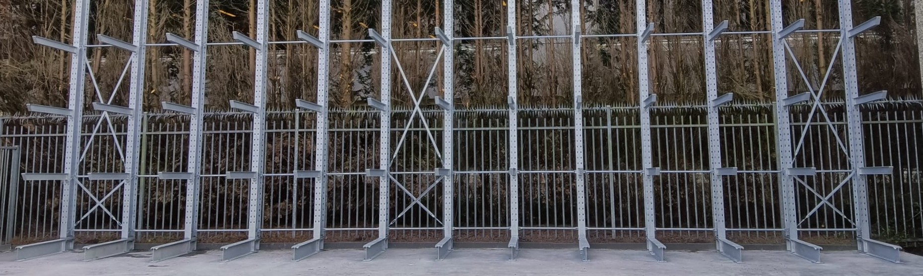 Voorraad draagarmstellingen voor buiten zonder dakarmen.